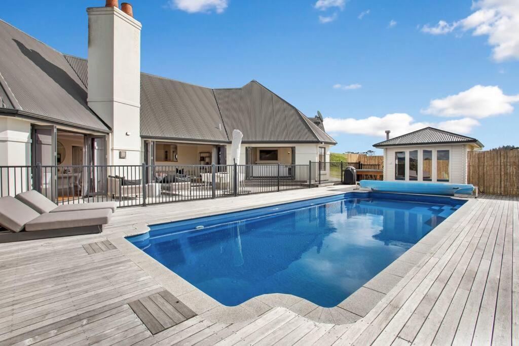 The Parish House With Pool, Bbq And Pizza Oven Appartement Whangaparaoa Buitenkant foto