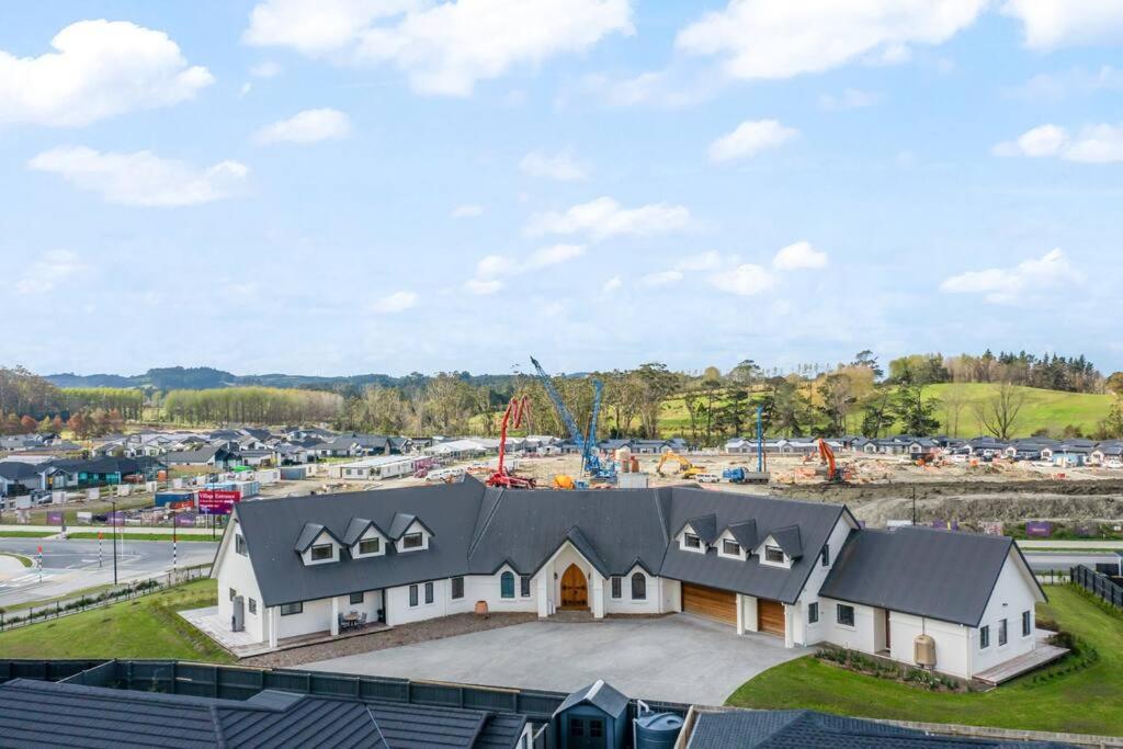 The Parish House With Pool, Bbq And Pizza Oven Appartement Whangaparaoa Buitenkant foto