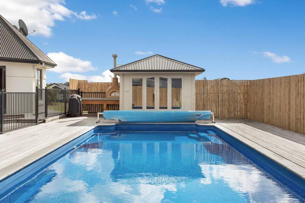 The Parish House With Pool, Bbq And Pizza Oven Appartement Whangaparaoa Buitenkant foto