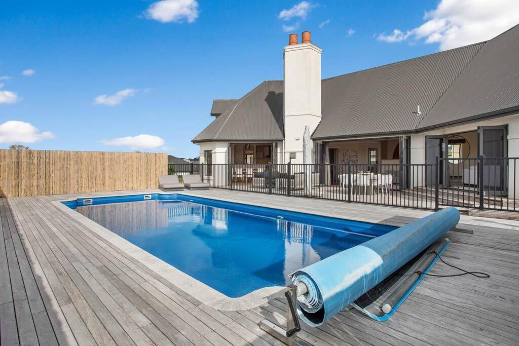 The Parish House With Pool, Bbq And Pizza Oven Appartement Whangaparaoa Buitenkant foto